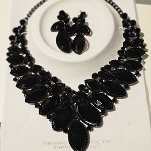 Elegant Black Jewelry Set ***NWOT***